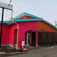 堅苦しくなく、ゆっくりくつろいで食事が楽しめる雰囲気のお店なので、カップルで、ファミリーでいつでも寄っていただければと思います。パスタランチだけでも、コースをご利用いただいても柔軟に対応できます。