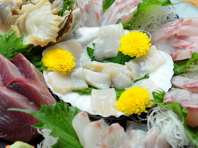 八戸漁港の新鮮な魚介の美味しい瞬間を味わう『お造り盛合せ』