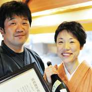 料理についてはまだ父が現役で中心になっておもてなしをしていますが、お酒、特に日本酒については私たちが中心になってやっています。美味しい日本酒だけでなく美味しい飲み方も提案しています。