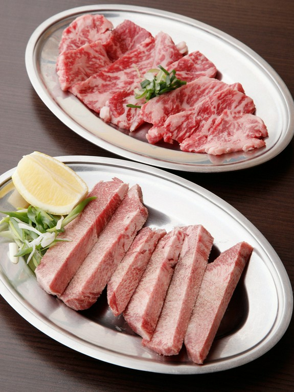 夜遅くからの女子会OK！あっと驚くやわらかい厚切りタン980円他