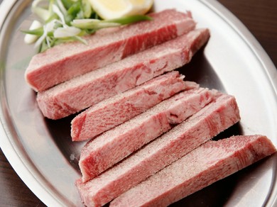 味わいと食べやすさから、切り方にこだわった『上タン塩』
