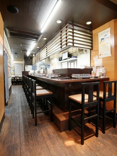 カウンター席でも焼肉を楽しめます