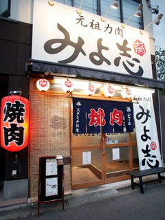 二条駅と大宮駅の中間、後院通りに面しアクセスも便利