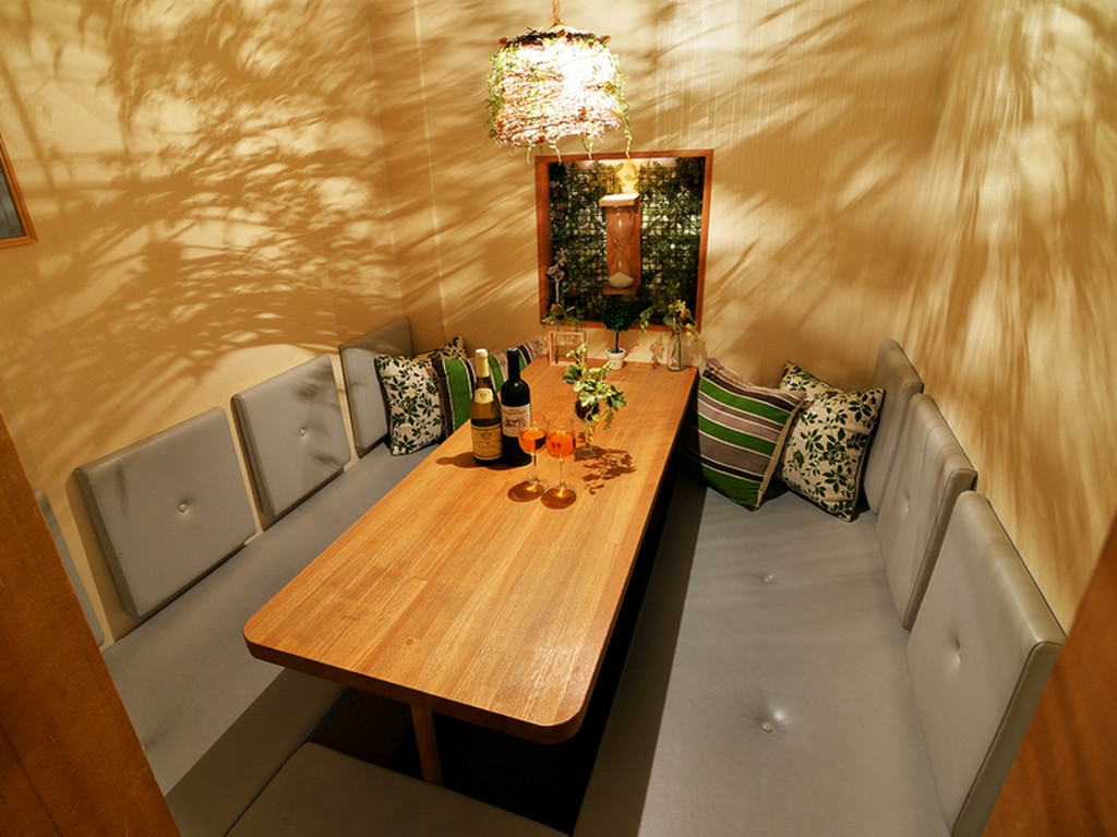 落ち着いた個室で時間を忘れてゆっくりと…2人で楽しいお料理も!