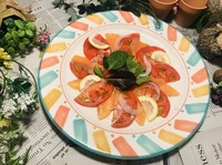 味わい深いスモークサーモンと薄切りトマトがマッチし、サッパリといただけます。