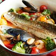 魚介類と野菜のダシが絶妙にマッチしたスープは病みつきになること間違いなし。
