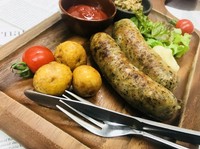 インパクト大。
ハーブをふんだんに使用したジューシーソーセージ。