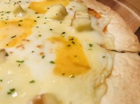 4種の濃厚チーズ、はちみつを添えて