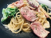 当店自慢の一品。濃厚さを引き立てるスモークの香り。