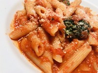 シェフこだわりのイタリア産トマトを使用した、長年愛されるトマトソース。