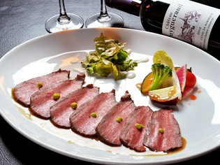 旨みが強い「アンガス牛」や、四季折々のオーガニック野菜