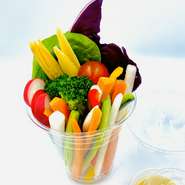 根菜と旬の野菜をたっぷりと味わえます。アンチョビと生クリームをベースに、りんごの爽やかなアクセントを加えたソースは飽きずに楽しめます。