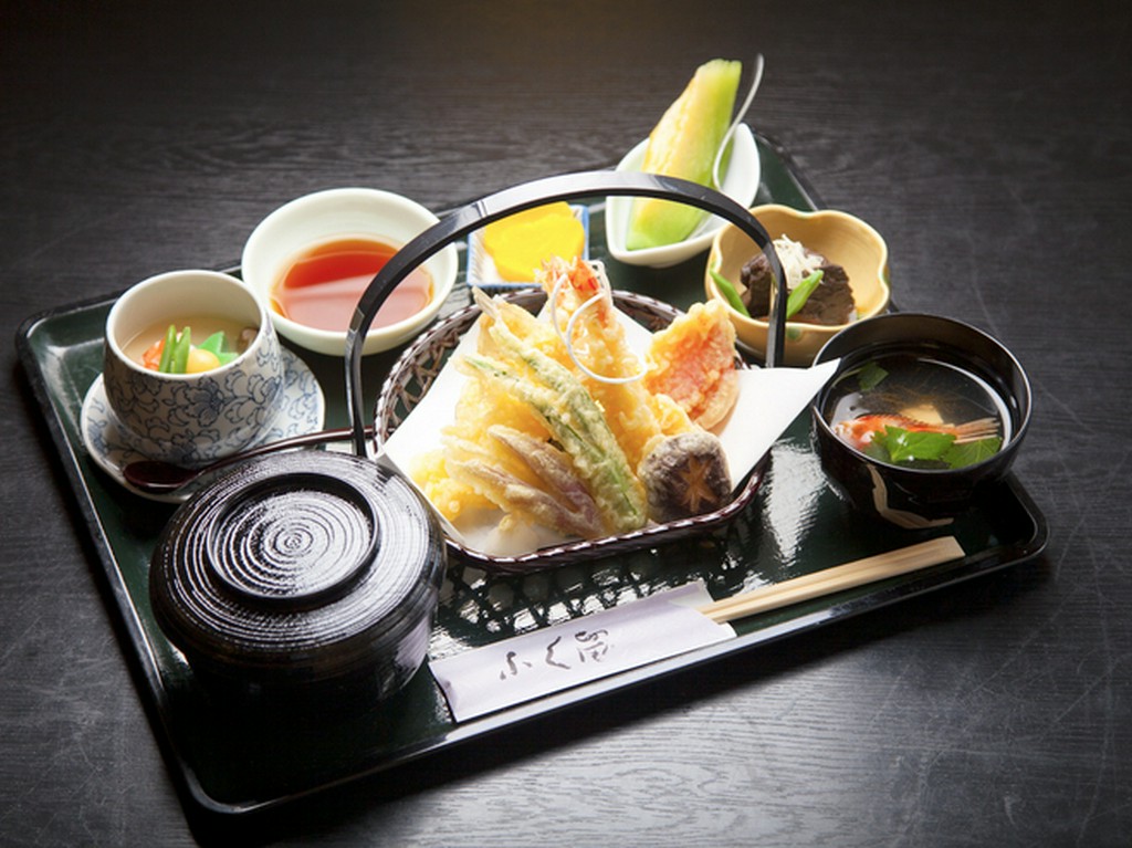お寿司にも使えるほど、新鮮な旬の食材を使用した『天ぷら膳』