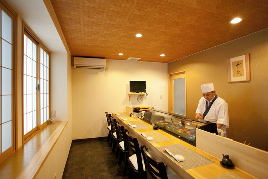 個室感覚の『カウンター席』は家族の団らんやデートにおすすめ