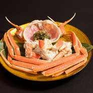 価格は天候等により変更になる場合がございます。いしる焼きにすることもできます。写真はゆでズワイガニです。
※漁によっては提供できない場合もございます