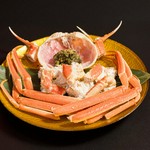価格は天候等により変更になる場合がございます。いしる焼きにすることもできます。写真はゆでズワイガニです。
※漁によっては提供できない場合もございます