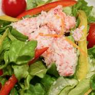 生のカニとたっぷり新鮮な野菜です。