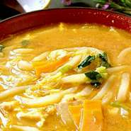 自家製のマーボー味のうどんです。