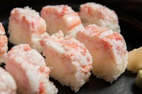 蟹をたっぷり使った手押し寿司。
