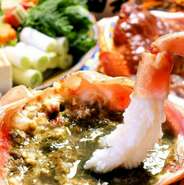 本店で提供する蟹は、すべて生きた蟹を使用します。鮮度の高い蟹を用いた自慢の料理を是非ともご堪能ください。必ずご予約をお願いします。※市場価格の変動により価格が変動する場合があります。