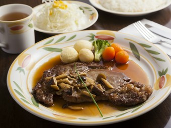 採算度外視の『牛リブロースステーキセット』200g