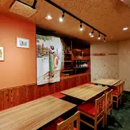 テーブル席をつなげ家族全員で食事
会話しながら楽しい時間を過ごしてみては!