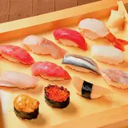 お寿司お持ち帰りは11:30～13:30 17:00～22:00 自粛要請中20:00まで
全品100円引きです