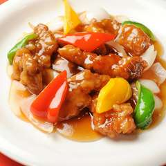 カラフルな彩りが食欲をそそります『酢豚』