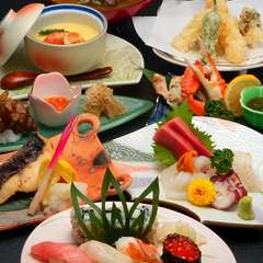 落ち着いた雰囲気でお食事を楽しめるのも【こうや】の魅力です