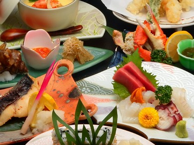 落ち着いた雰囲気でお食事を楽しめるのも【こうや】の魅力です