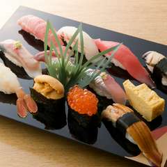 朝市場で仕入れる新鮮な旬の魚貝が盛り込まれた『政宗』