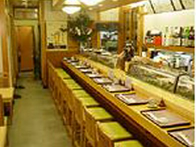 落ち着いた雰囲気でお食事を楽しめるのも【こうや】の魅力です