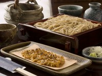 旬の香味野菜とそばの実、特製味噌を混ぜ合わせ香ばしく焼き上げたあさだ名物です。