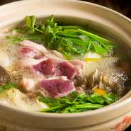 柔らかい宮城県蔵王産合鴨とたっぷりの野菜をあさだ特製の出汁でお召し上がり下さい。そばがきも入ります。