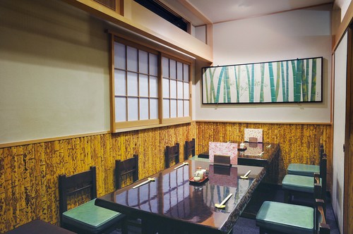 宴会や接待といった大人数での利用にも対応しています