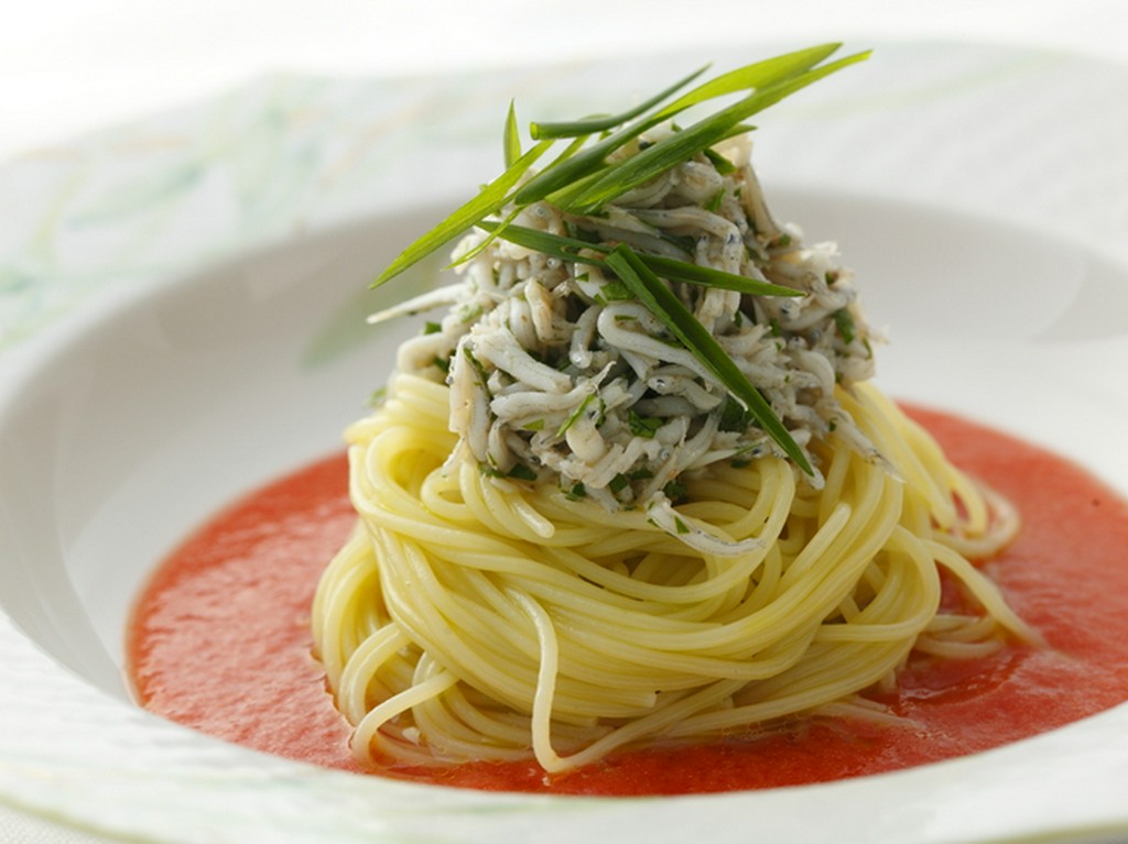 『しらすの冷製カッペリーニ　高知のフルーツトマトソース』