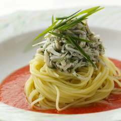 『しらすの冷製カッペリーニ　高知のフルーツトマトソース』