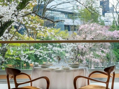 季節を楽しめる店内