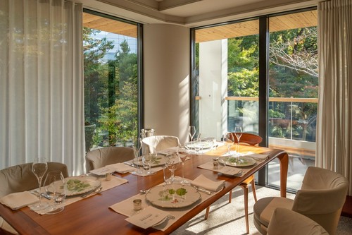 接待や会食に最適な個室も完備しています