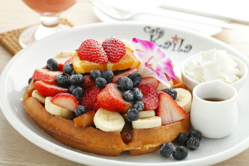 誕生日や記念日に、華やかなパンケーキやワッフルでパーティー