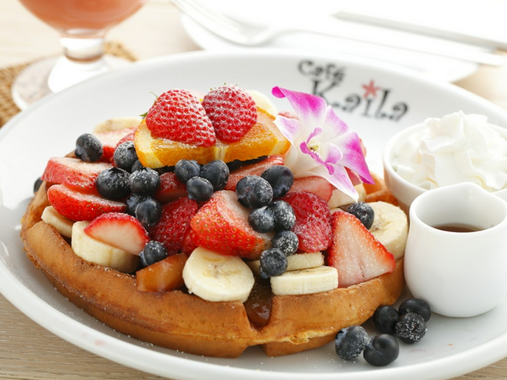 誕生日や記念日に、華やかなパンケーキやワッフルでパーティー