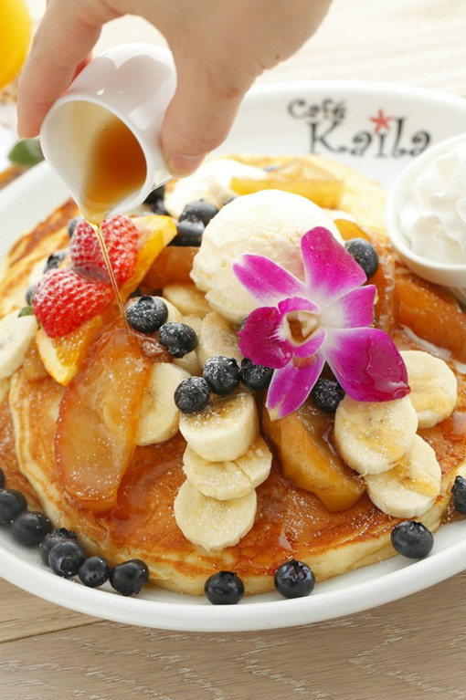 人気のパンケーキ。まずはそのままのおいしさを堪能