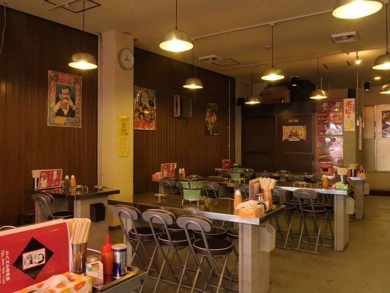 どこか懐かしい、昭和レトロな雰囲気の店内