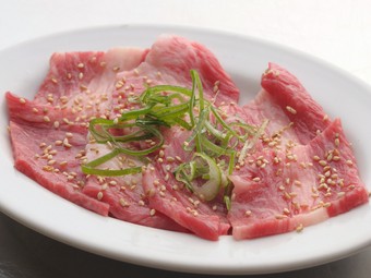 お肉本来の味が楽しめる焼肉の定番『牛カルビ』