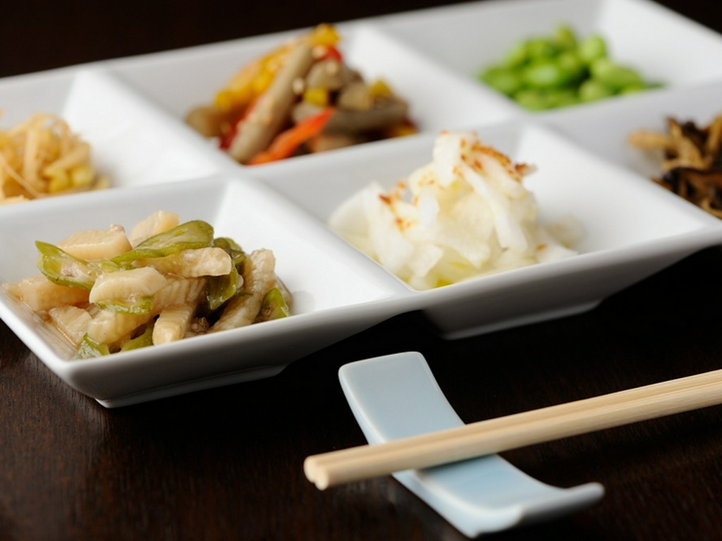 季節の野菜も取り入れて、ワインがすすむ前菜の数々