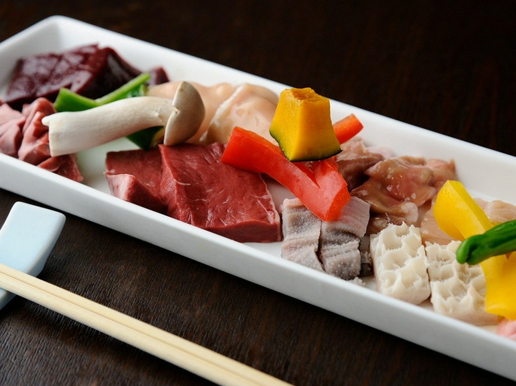 新鮮な味を堪能！　食感が楽しめる『ホルモン盛り合わせ』