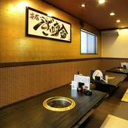 お客さまと親しくお話しながらも、常に礼儀をわきまえて