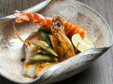 上質な食材を使った、贅沢なコース『藤会席』