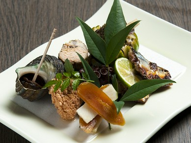 価格・内容ともに大満足の逸品揃い『紫会席』