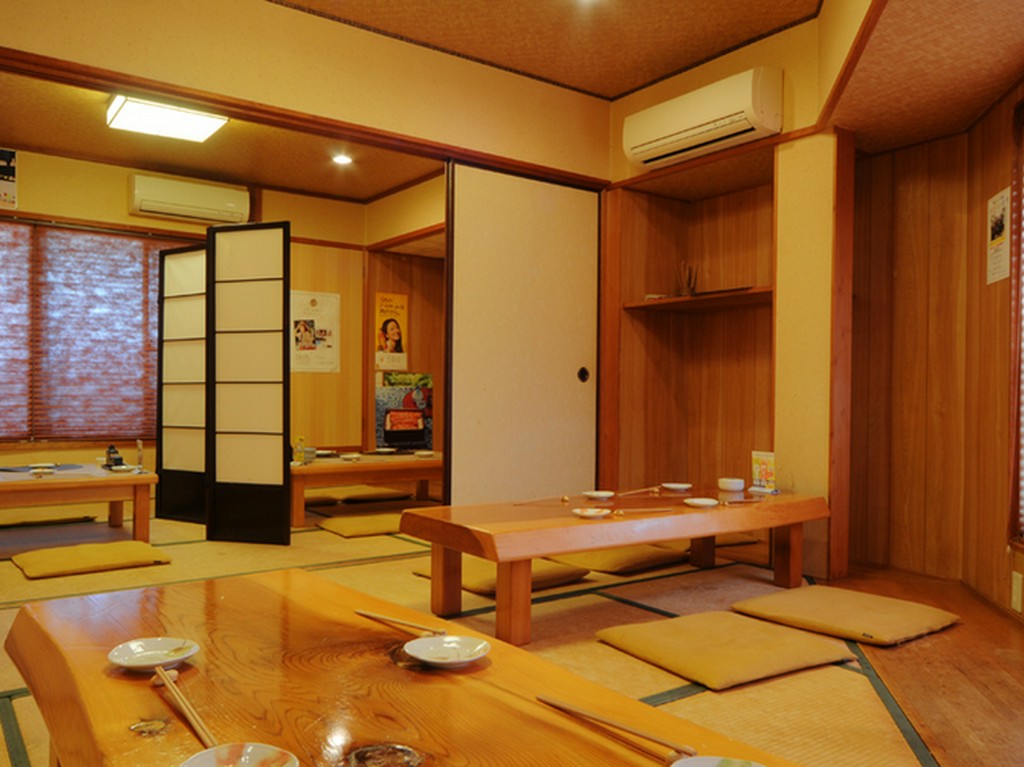 広々とした座敷席